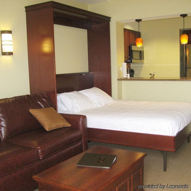 The Tamarack Hotel Ellicottville Room photo